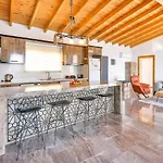 Willa İslamlar 2 Bedroom Secluded With Private Pool Hot Tub
