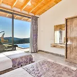 Willa İslamlar 2 Bedroom Secluded With Private Pool Hot Tub Kalkan